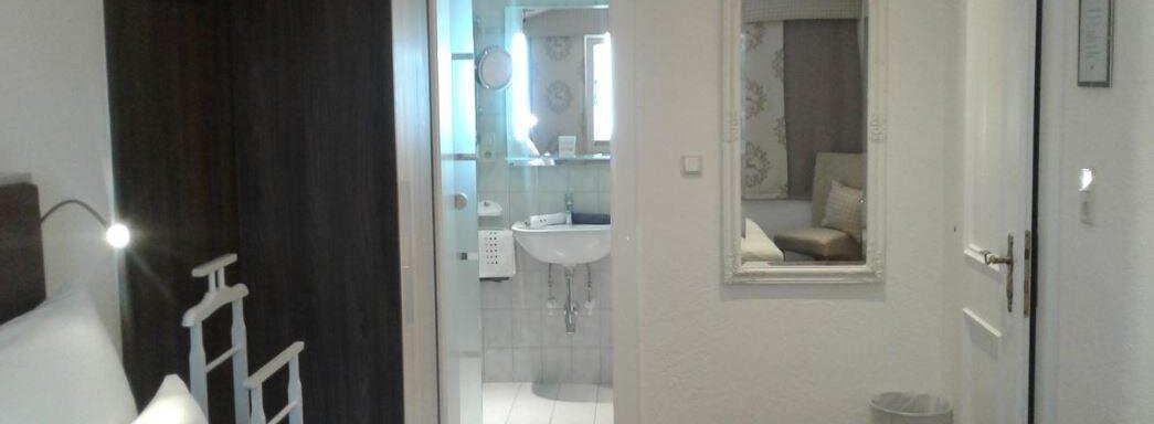DuWC Appartement - Gästehaus Sissy - Längenfeld