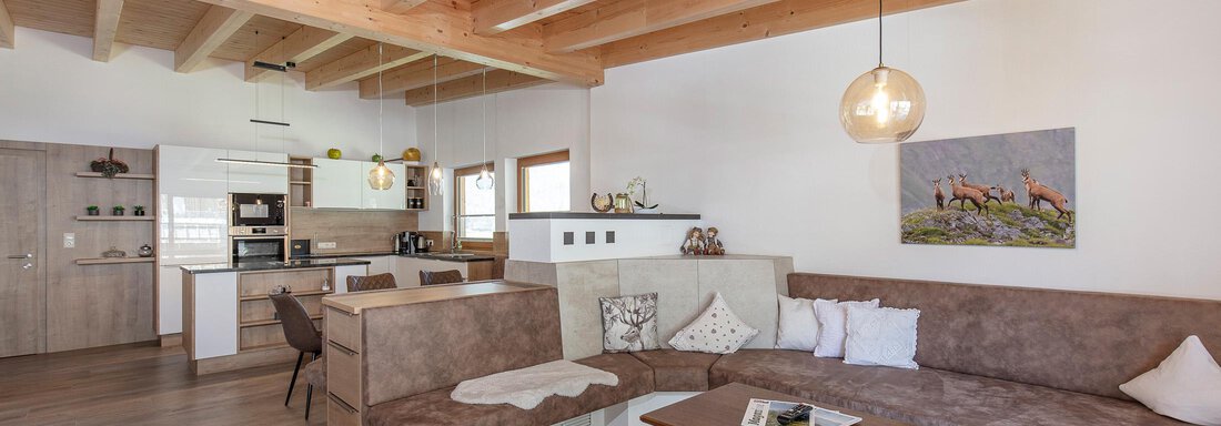 Wohnküche mit Kachelofen Wohnküche mit Kachelofen - Gästehaus Waltraud - Längenfeld