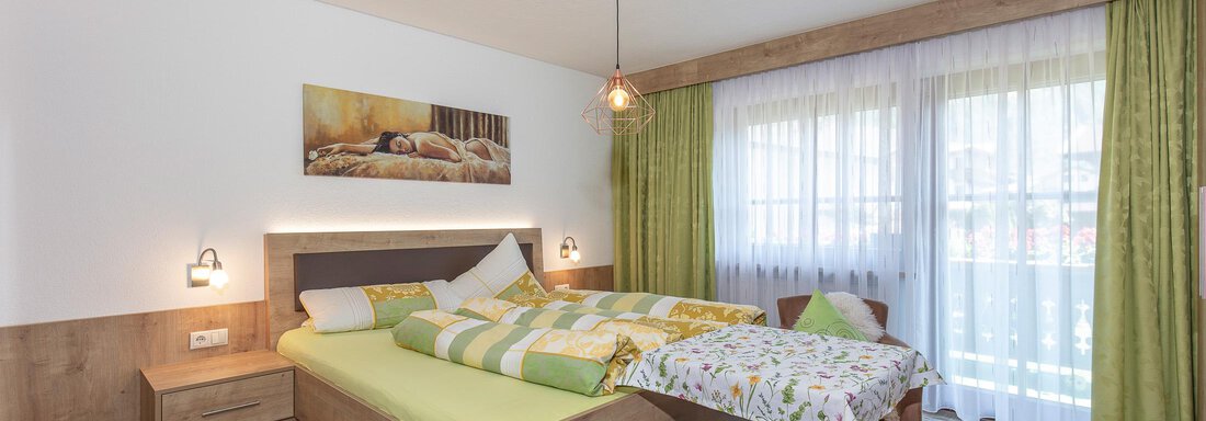 Doppelzimmer mit Balkon Doppelzimmer mit Balkon - Gästehaus Waltraud - Längenfeld