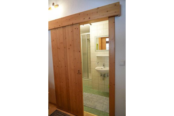 Badezimmer mit Dusche und WC - Hauertalerhof - Längenfeld