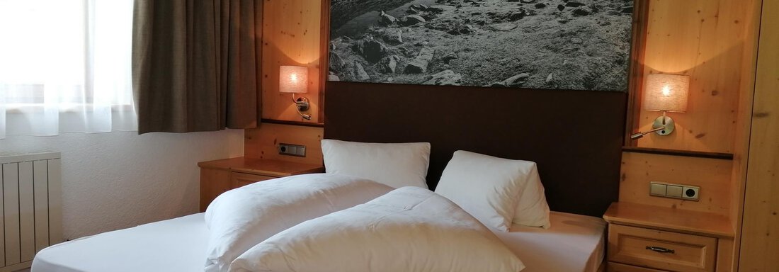 Doppelbett B | © Eva-Maria Klotz (CC C) Doppelbett B - Haus Bellevue - Längenfeld