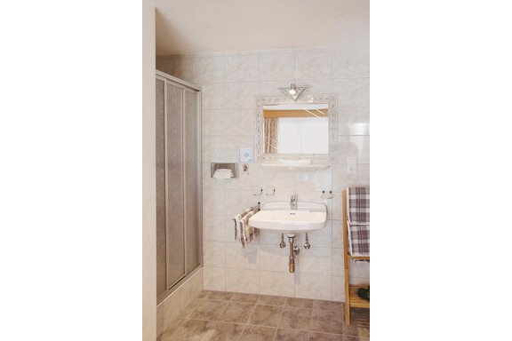 Doppelzimmer mit Dusche und WC - Haus Heidehof - Längenfeld