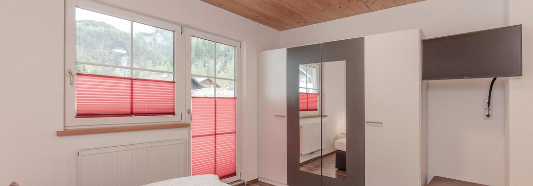 Appartement "B" Schlafzimmer Rot - Haus Sonnenheim - Längenfeld