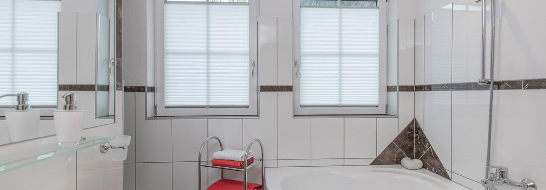 Appartement "B" Badezimmer Rot - Haus Sonnenheim - Längenfeld