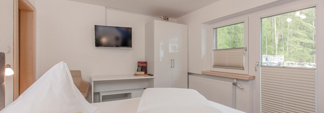 Doppelzimmer / Schlafzimmer - Haus Sonnenheim - Längenfeld