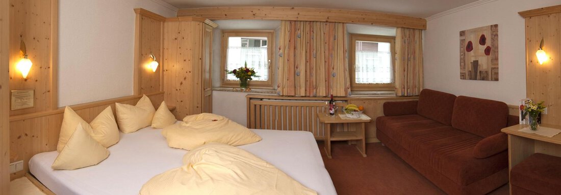 Dreibettzimmer | © unbekannt, Hotel zum Hirschen (CC C) Dreibettzimmer - Hotel zum Hirschen - Längenfeld