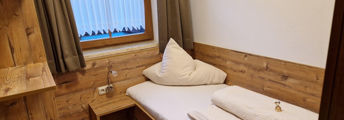 Einbettzimmer Hauerkogel - Landhaus Ennemoser - Längenfeld