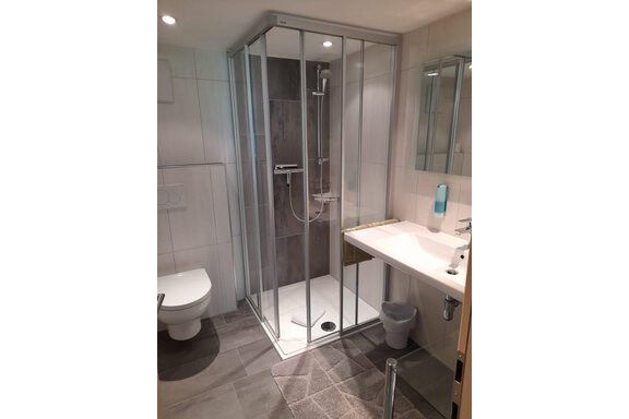 Badezimmer mit Dusche und WC IV - Apart Benjamin - Niederthai