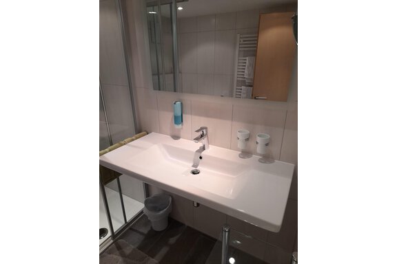 Badezimmer mit Dusche und WC III - Apart Benjamin - Niederthai