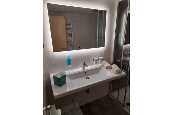Badezimmer mit Dusche und WC VI - Apart Benjamin - Niederthai