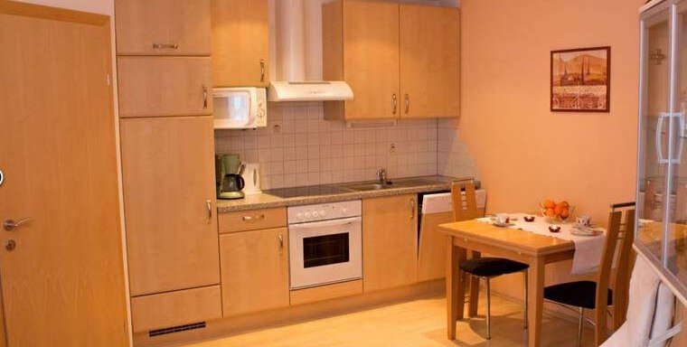 Küche mit Essecke - Appartement Lea - Niederthai