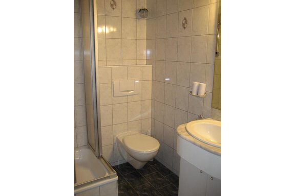 Dusche / WC Dusche / WC - Gästehaus ban Kneissl´s - Niederthai