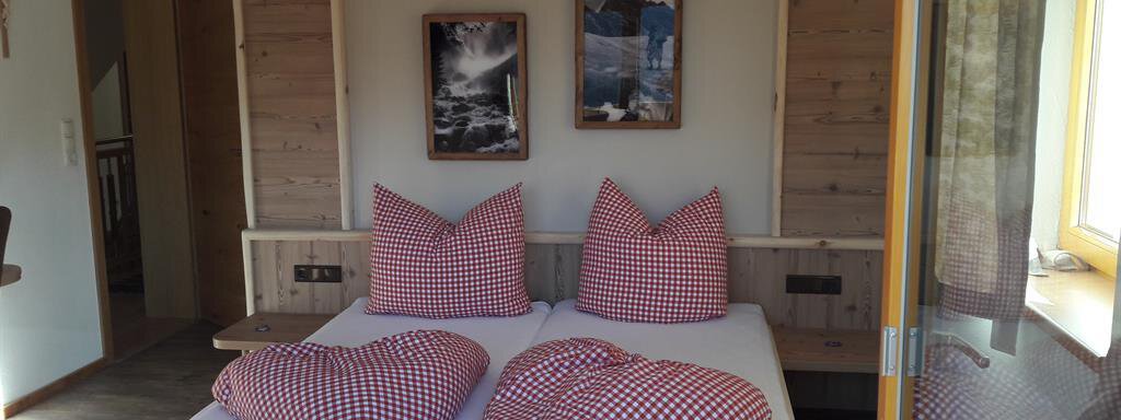 Doppelzimmer_1 Doppelzimmer_1 - Gasthof Leiter´s Hoamatl - Niederthai