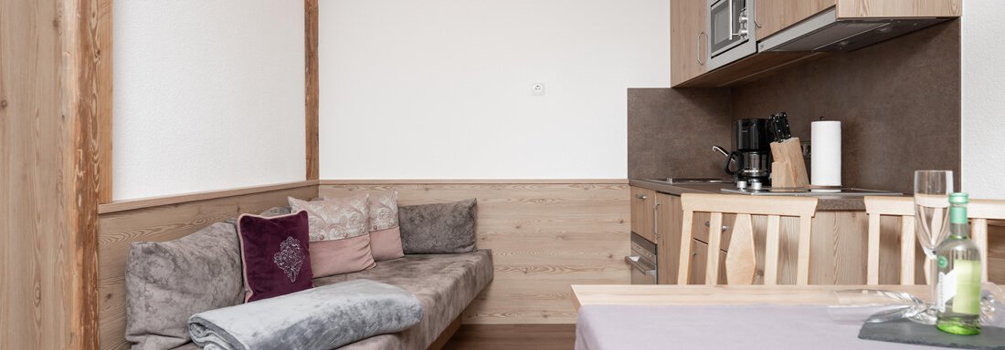 Küche mit Wohn- & Essbereich - Appt. "Sonnwend" - Gruebe Hof - Niederthai