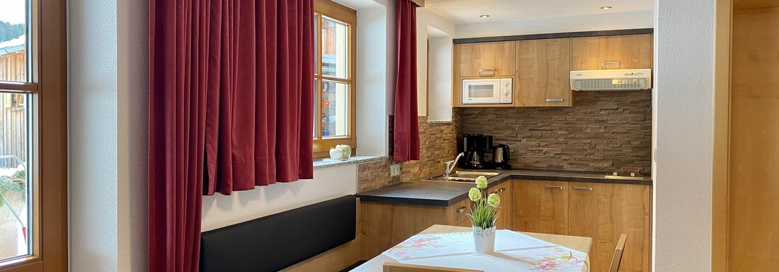 vollausgestattete Küche mit Essbereich - Haus Lärchenwald App. - Niederthai