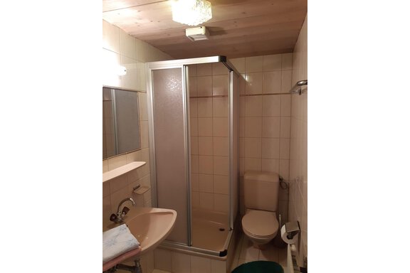 Badezimmer mit Dusche und WC - Tirolerhof - Niederthai