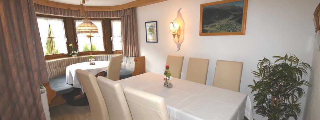 Ferienwohnung Guenther Wohnzimmer Ferienwohnung Guenther Wohnzimmer - Waldesruh Apartments - Niederthai