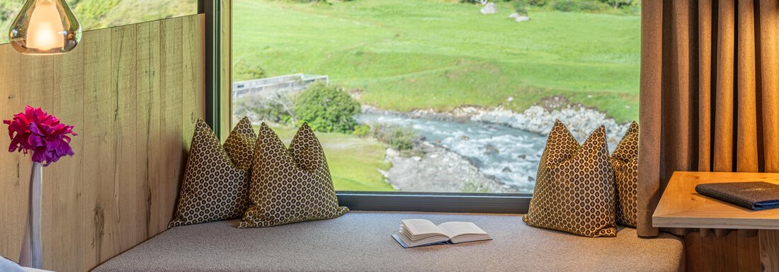 Lümmelbank mit einzigartigem Ausblick - Hotel Wiesental - Obergurgl 