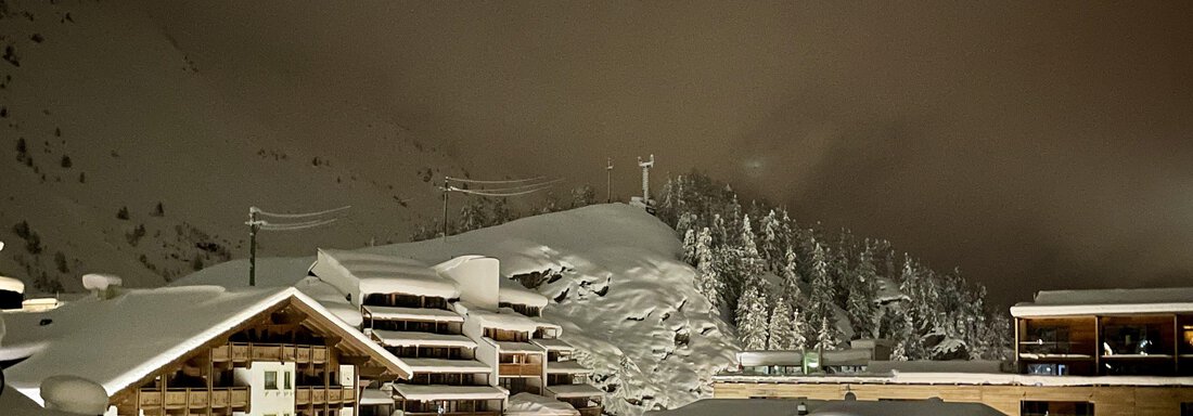 A snowy mountain landscape with cozy chalets and trees in the background. The sky is overcast, and there is a calm, wintry atmosphere. - Haus Verwall Appartements - Obergurgl 