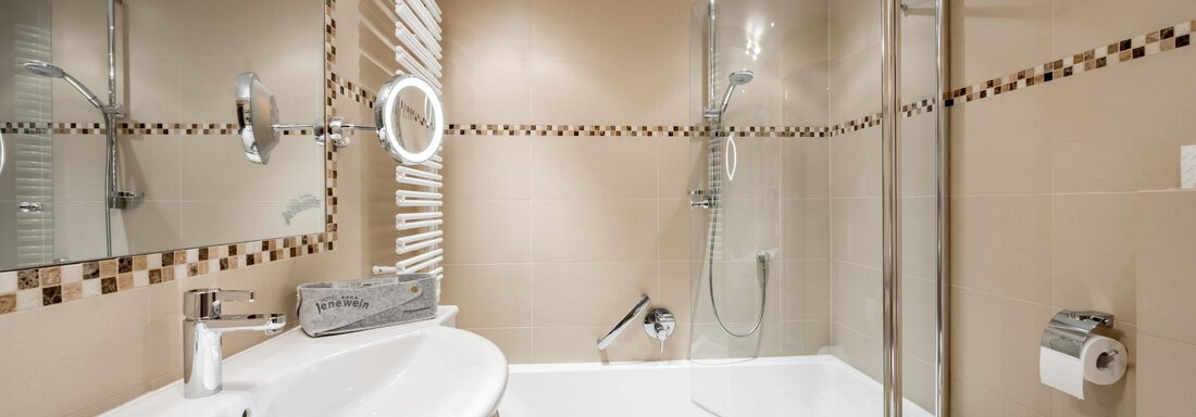 Juniorsuite Kategorie A - Badezimmer - Hotel Jenewein - Obergurgl 