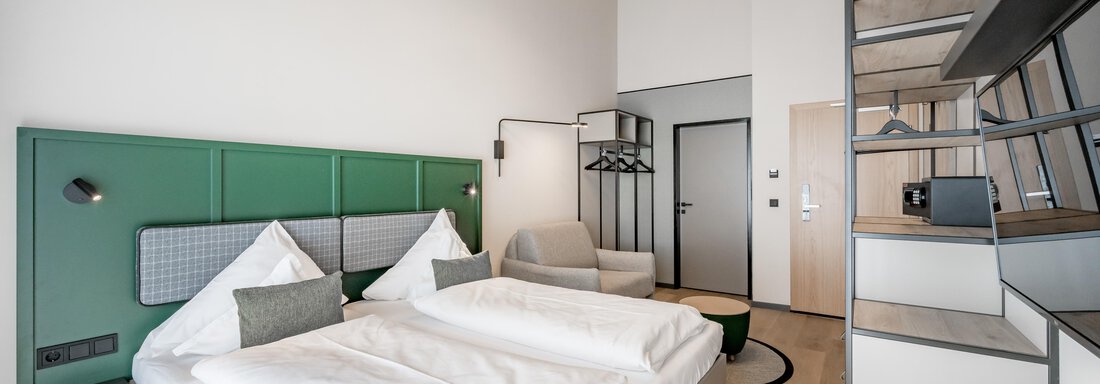 Room interior A modern room with two single beds and an elegant design.
There is a cozy seating area and a bright, open atmosphere. - The Moss - Your unique hideaway - Obergurgl