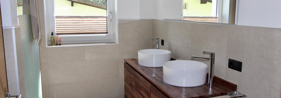 Doppelwaschbecken, WC, Dusche - Chalet Maria - Ochsengarten