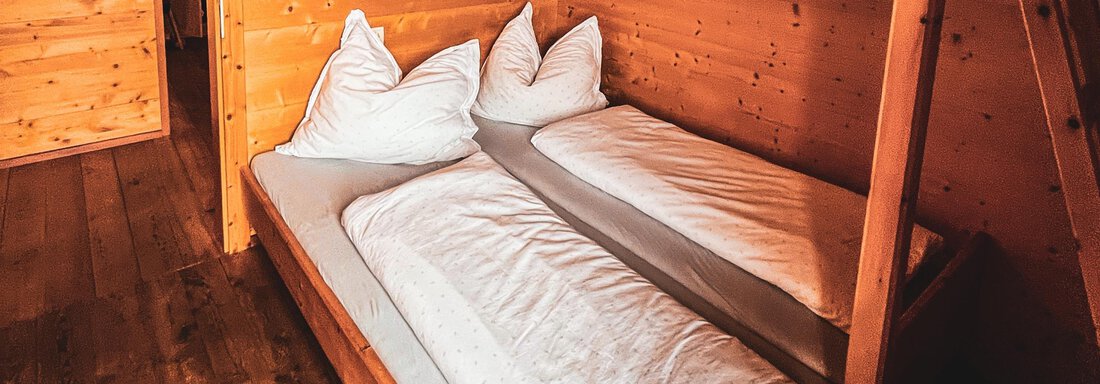 Dreibettzimmer | © Acherberg Alm (CC C) Dreibettzimmer - Acherberg Alm - Oetz