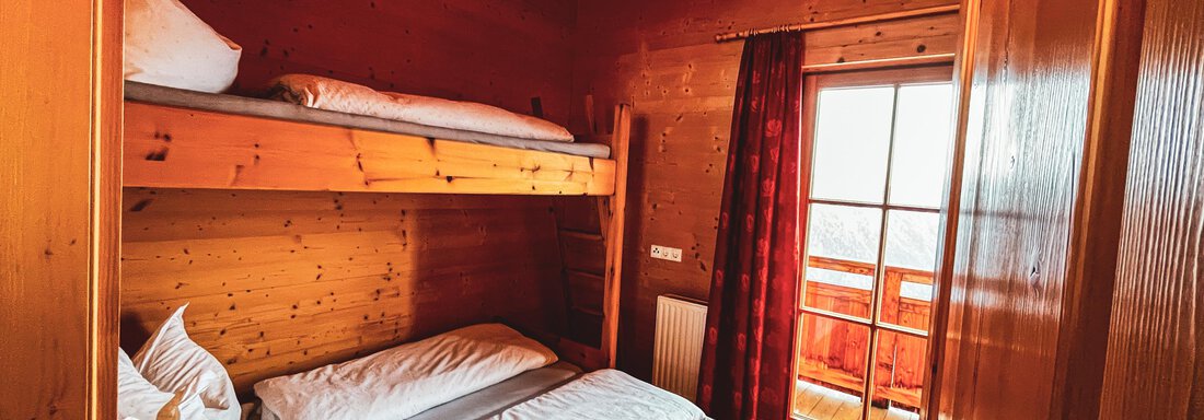 Dreibettzimmer | © Acherberg Alm (CC C) Dreibettzimmer - Acherberg Alm - Oetz