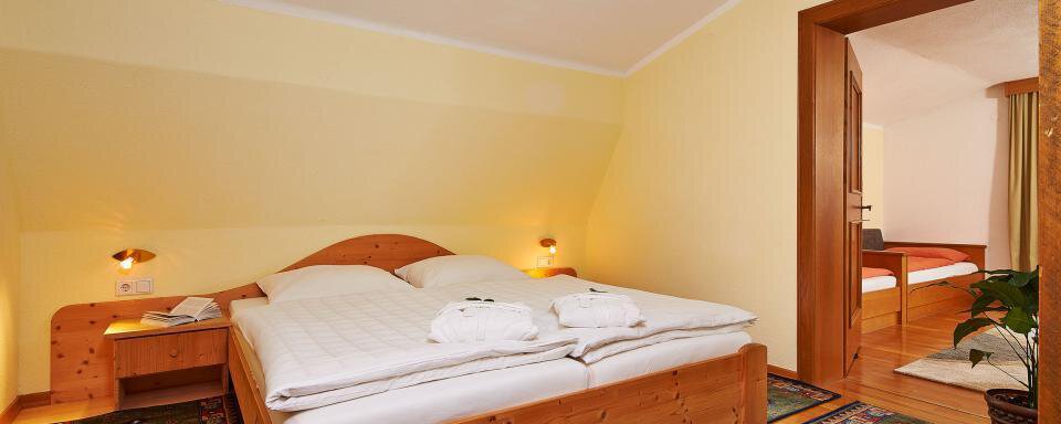 Doppelzimmer Zirbe Doppelzimmer Zirbe - Apart Landhaus Gstrein - Oetz