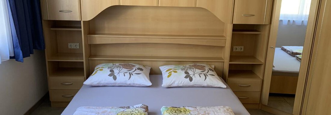 Schlafzimmer im Erdgeschoß - Apartment Erhart - Oetz