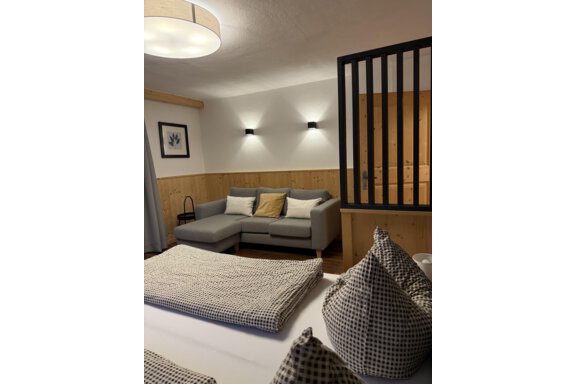 A4 Wohnschlafzimmer mit Sitzecke - Appartements Schmid Peter - Oetz