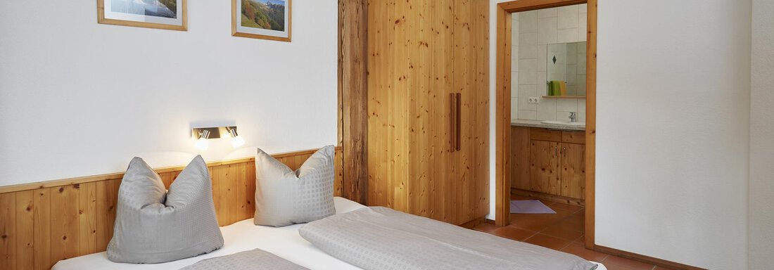 3. Dreibettzimmer m. Dusche u. WC - Chalet Pienz - NEU - Oetz