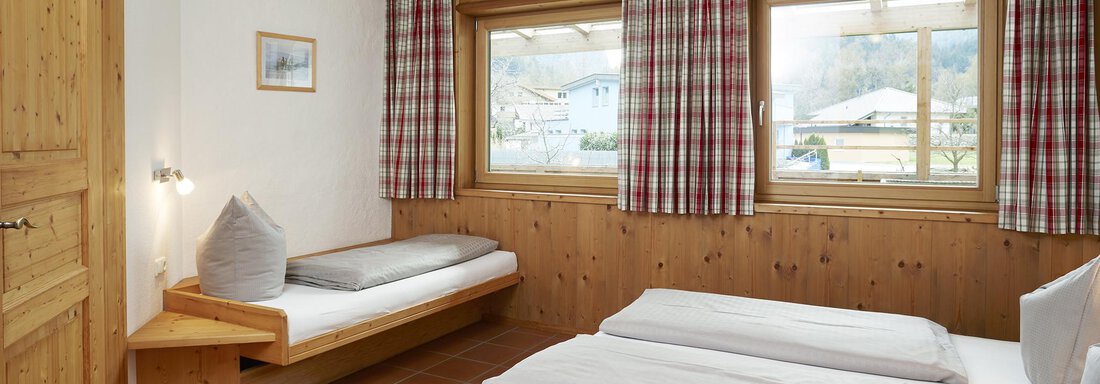 3. Dreibettzimmer m. Dusche u. WC - Chalet Pienz - NEU - Oetz
