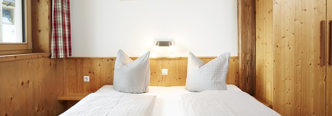 3. Dreibettzimmer m. Dusche u. WC - Chalet Pienz - NEU - Oetz