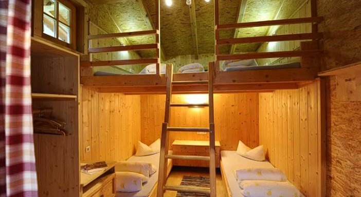 Mehrbettzimmer Tiroler Hütte Mehrbettzimmer Tiroler Hütte - Feelfree Adventure Camp - Oetz