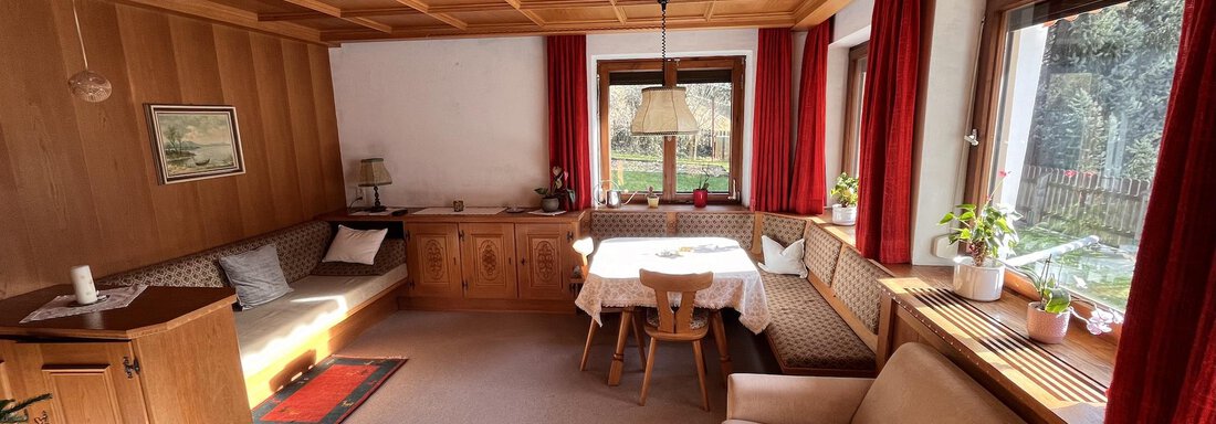 Wohnzimmer im Tiroler Stil | © Simon Keating (CC C) Wohnzimmer im Tiroler Stil - Ferienhaus Heimatplatzle - Oetz