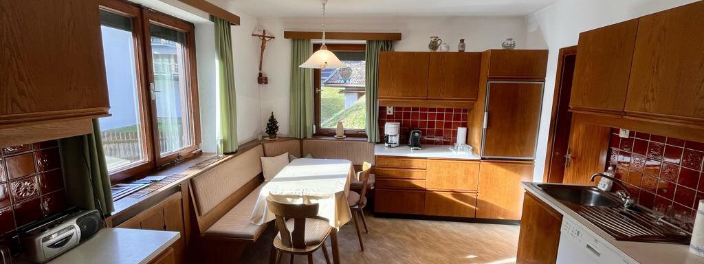 Kueche mit Sitzecke - Ferienhaus Heimatplatzle - Oetz