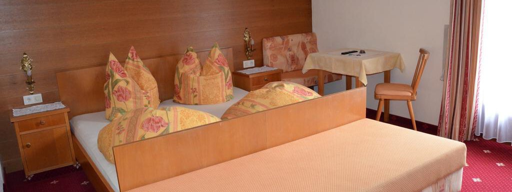 Doppelzimmer Standard - Gästehaus Schrott - Oetz