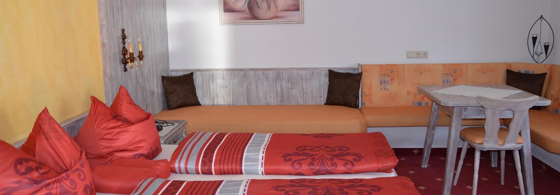 Schlafzimmer Turm Appartement - Gästehaus Schrott - Oetz