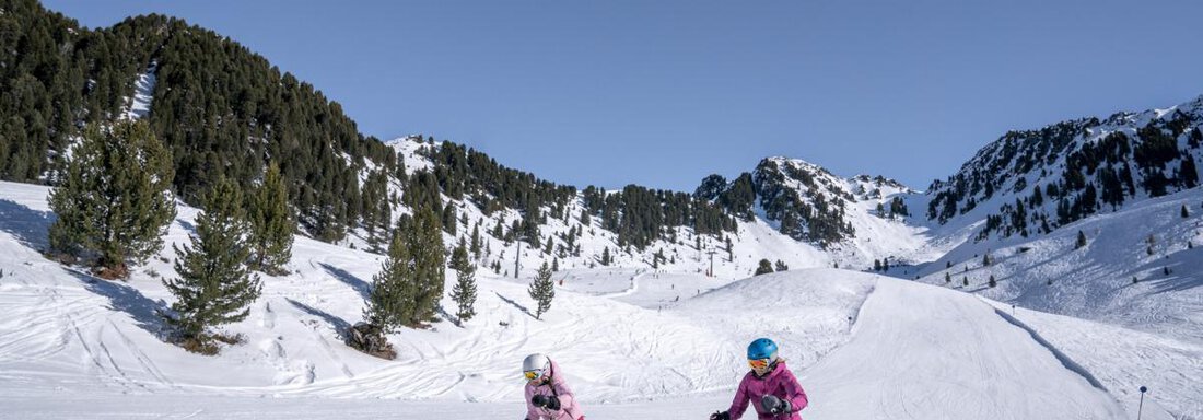 hochoetz_skifahren_freunde_03_23(webjpg) - glückseligs Ferienwohnungen - Oetz