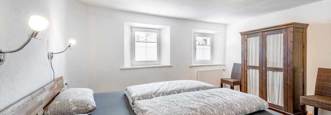 Schlafzimmer 2 - Haus Alpenblick - Oetz