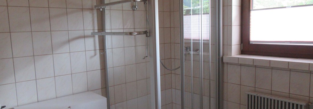 Badezimmer mit Dusche - Haus Diana - Oetz