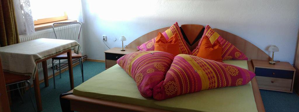 Familienzimmer für 3 bis 4 Personen Familienzimmer für 3 bis 4 Personen - Haus Fiegl - Oetz