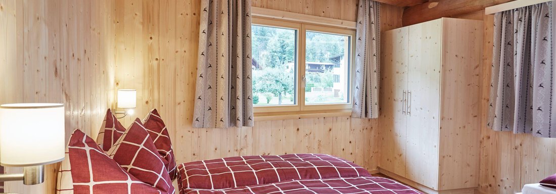 Dreibettzimmer + Bad (Süd unten) - Haus im Giessen - Oetz