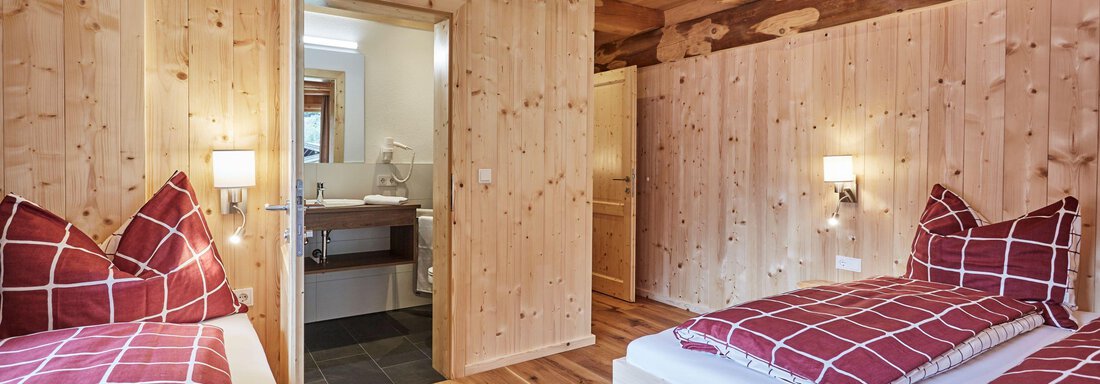 Dreibettzimmer + Bad + Balkon (Süd oben) - Haus im Giessen - Oetz