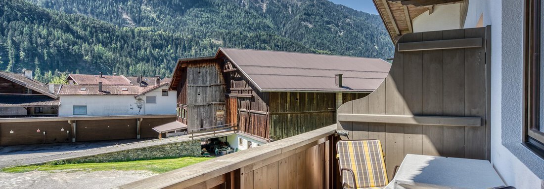 20250503 Zirbenzimmer mit Balkon 7 - Haus Waldesruh - Oetz