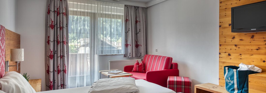 20250503 Zirbenzimmer mit Balkon 4 - Haus Waldesruh - Oetz