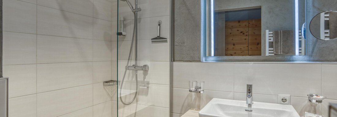 20250503 Zirbenzimmer mit Balkon 5 - Haus Waldesruh - Oetz