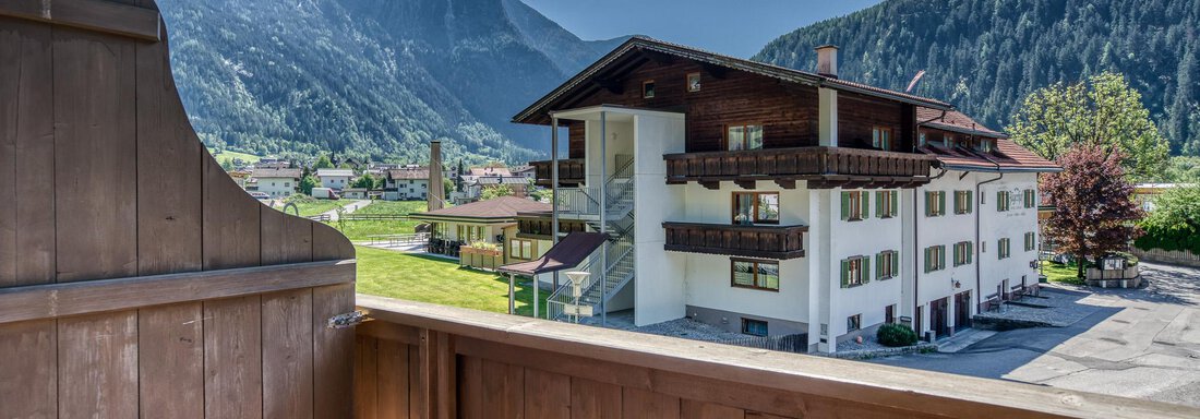 20250503 Zirbenzimmer mit Balkon 8 - Haus Waldesruh - Oetz