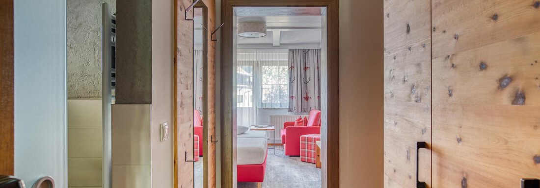 20250503 Zirbenzimmer mit Balkon 1 - Haus Waldesruh - Oetz